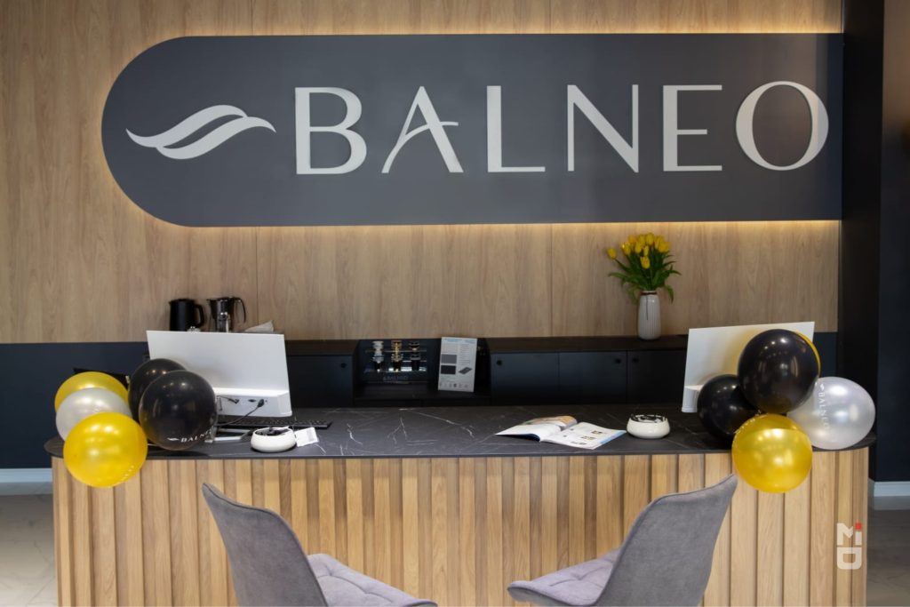 Recepcja, biurko, zabudowa – jak meble na wymiar wpływają na wizerunek firmy?