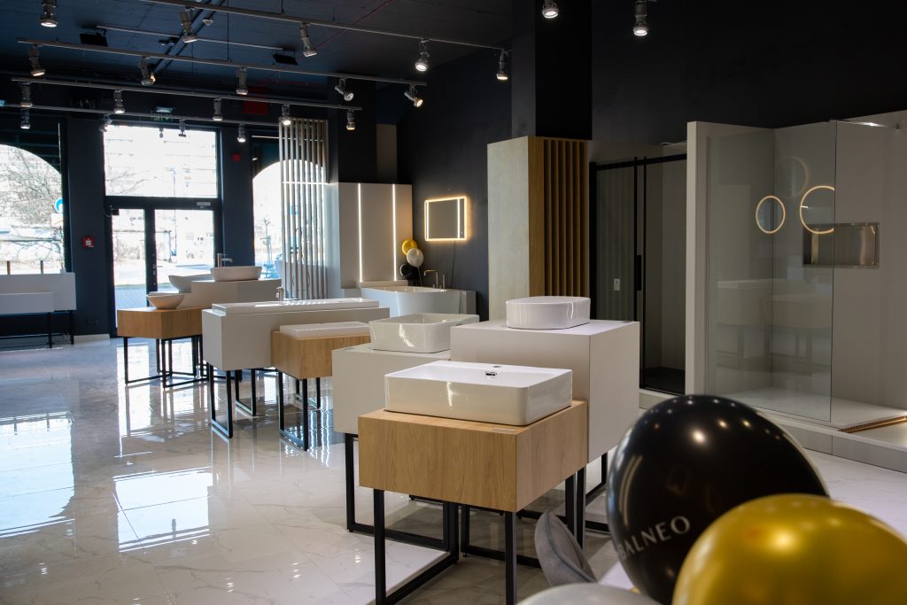 Showroom Balneo - wyposażenie meblowe salonu - MiD Biznes