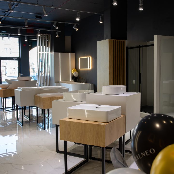 Showroom Balneo - wyposażenie meblowe salonu - MiD Biznes
