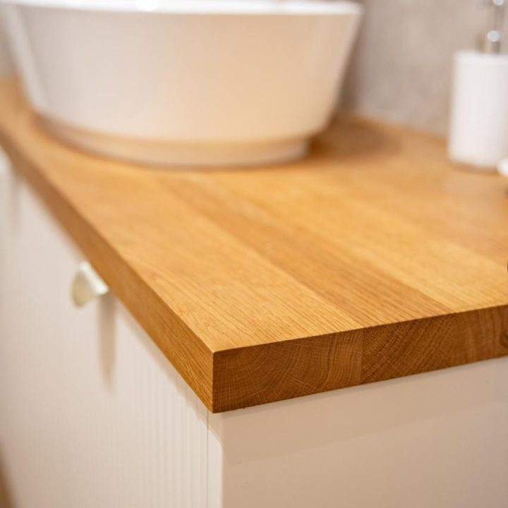 Meble na wymiar w domu w Kazimierzu – kuchnia, łazienki i zabudowa pod schodami | MiD Meble