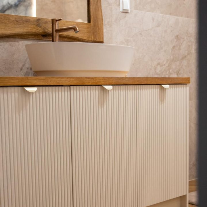 Meble na wymiar w domu w Kazimierzu – kuchnia, łazienki i zabudowa pod schodami | MiD Meble