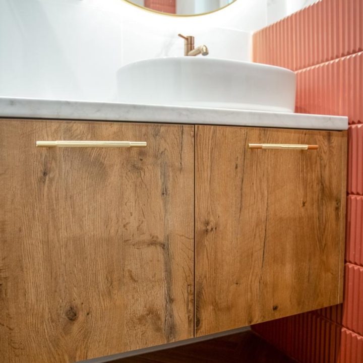 Meble na wymiar w domu w Kazimierzu – kuchnia, łazienki i zabudowa pod schodami | MiD Meble