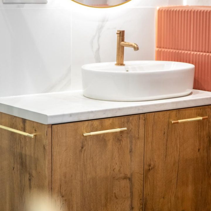 Meble na wymiar w domu w Kazimierzu – kuchnia, łazienki i zabudowa pod schodami | MiD Meble