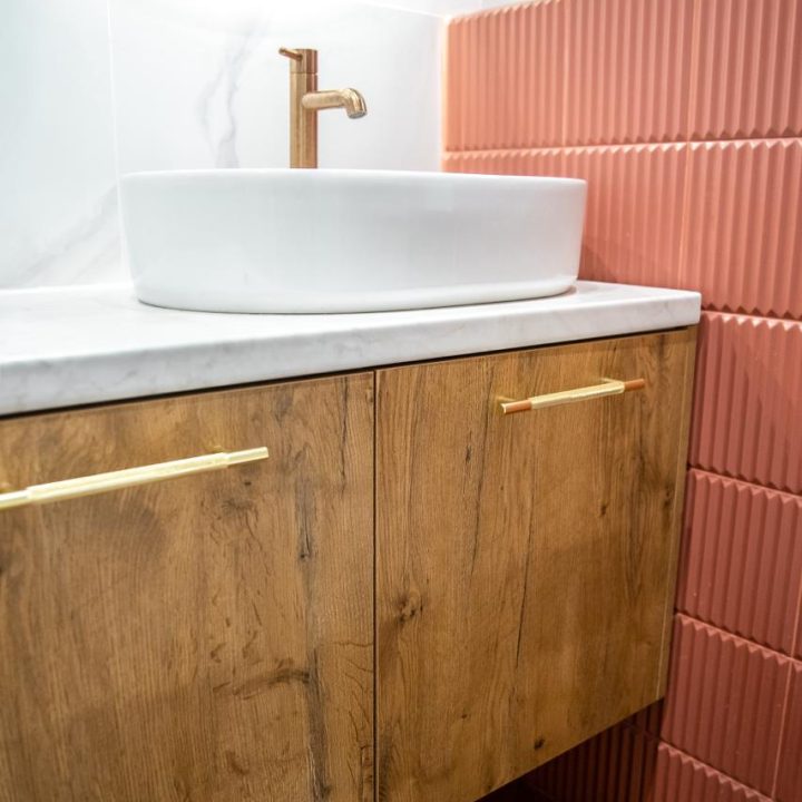 Meble na wymiar w domu w Kazimierzu – kuchnia, łazienki i zabudowa pod schodami | MiD Meble