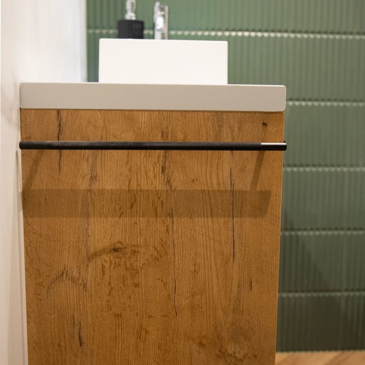 Meble na wymiar w domu w Kazimierzu – kuchnia, łazienki i zabudowa pod schodami | MiD Meble