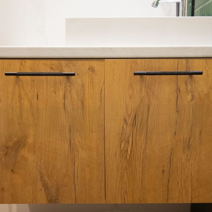 Meble na wymiar w domu w Kazimierzu – kuchnia, łazienki i zabudowa pod schodami | MiD Meble