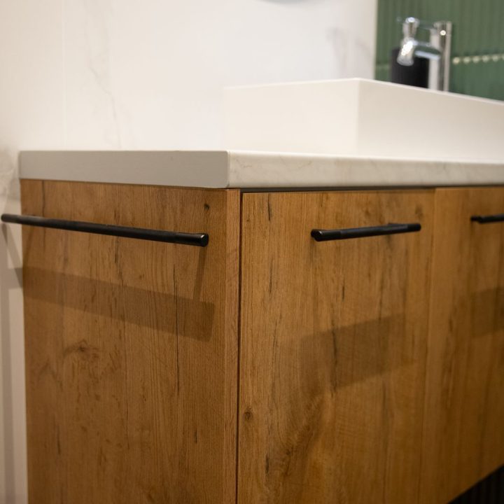 Meble na wymiar w domu w Kazimierzu – kuchnia, łazienki i zabudowa pod schodami | MiD Meble