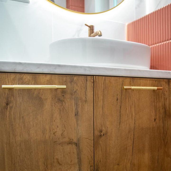 Meble na wymiar w domu w Kazimierzu – kuchnia, łazienki i zabudowa pod schodami | MiD Meble