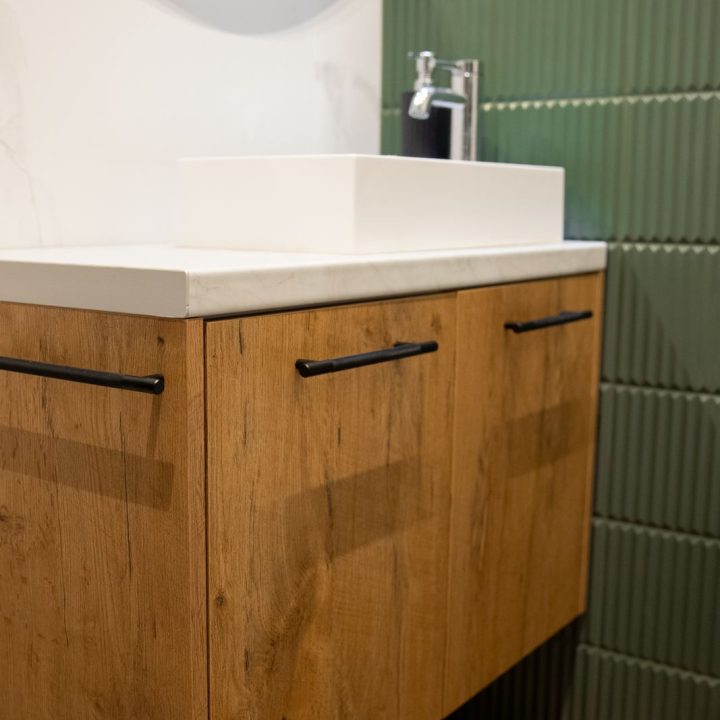 Meble na wymiar w domu w Kazimierzu – kuchnia, łazienki i zabudowa pod schodami | MiD Meble