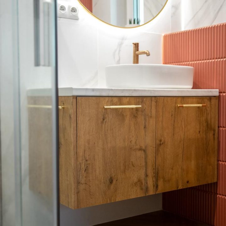 Meble na wymiar w domu w Kazimierzu – kuchnia, łazienki i zabudowa pod schodami | MiD Meble