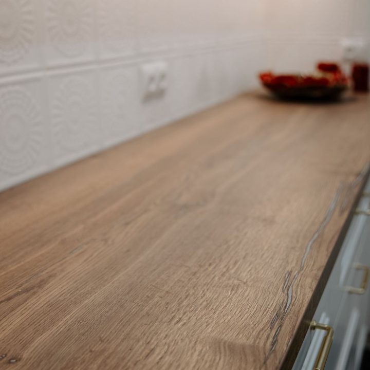 Meble na wymiar w domu w Kazimierzu – kuchnia, łazienki i zabudowa pod schodami | MiD Meble