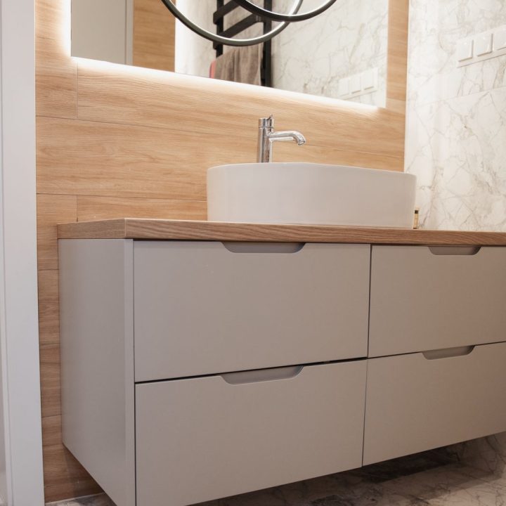 Meble na wymiar w domu w Kazimierzu – kuchnia, łazienki i zabudowa pod schodami | MiD Meble