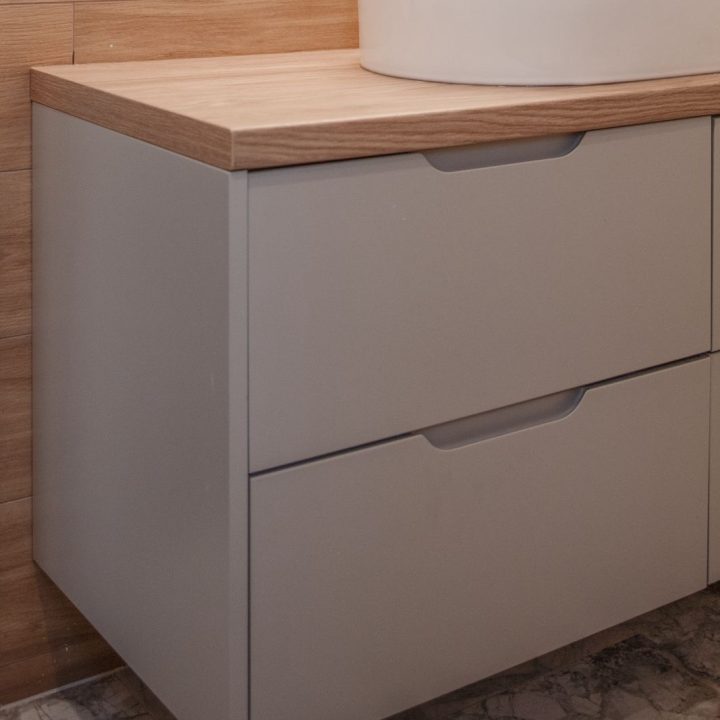 Meble na wymiar w domu w Kazimierzu – kuchnia, łazienki i zabudowa pod schodami | MiD Meble