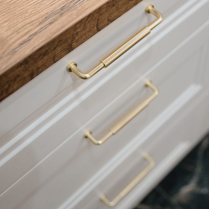 Meble na wymiar w domu w Kazimierzu – kuchnia, łazienki i zabudowa pod schodami | MiD Meble