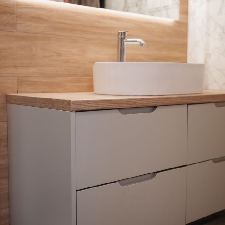 Meble na wymiar w domu w Kazimierzu – kuchnia, łazienki i zabudowa pod schodami | MiD Meble