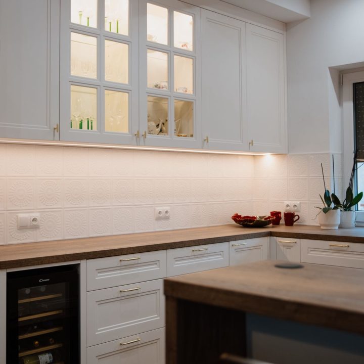 Meble na wymiar w domu w Kazimierzu – kuchnia, łazienki i zabudowa pod schodami | MiD Meble