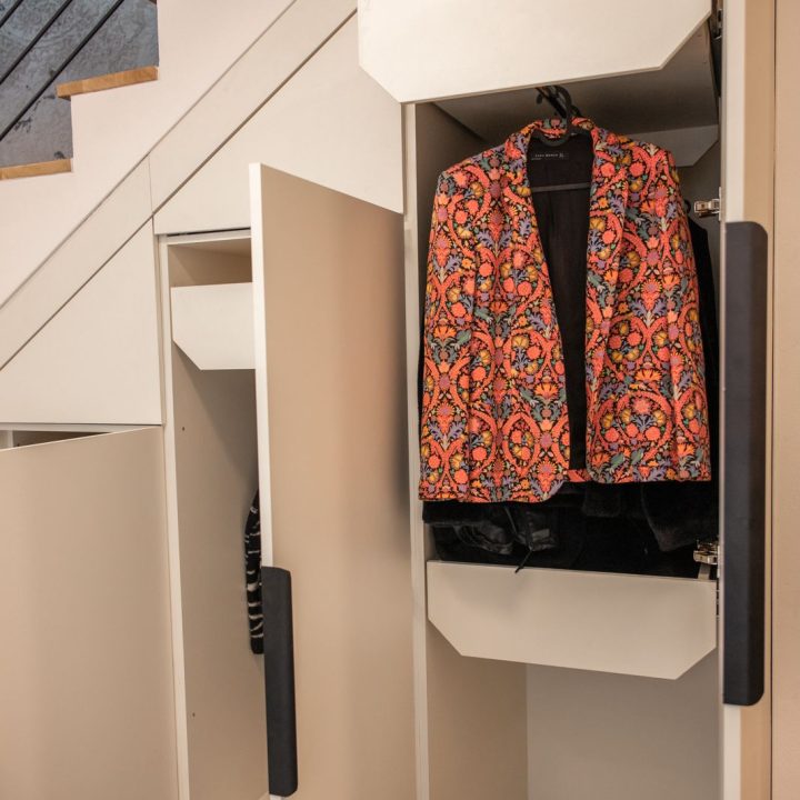 Meble na wymiar w domu w Kazimierzu – kuchnia, łazienki i zabudowa pod schodami | MiD Meble