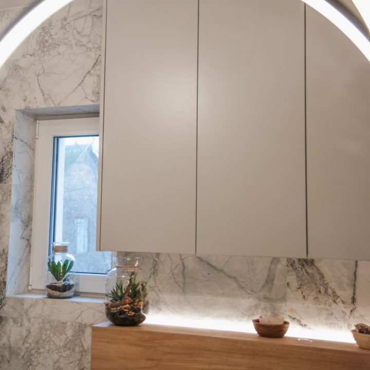 Meble na wymiar w domu w Kazimierzu – kuchnia, łazienki i zabudowa pod schodami | MiD Meble