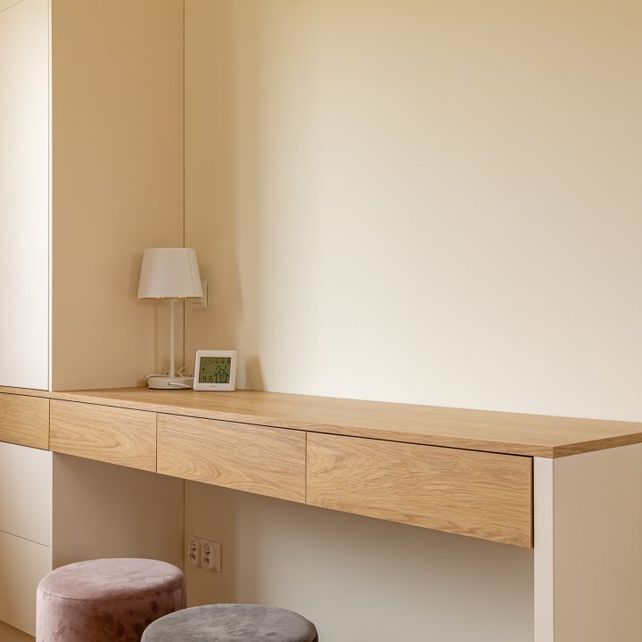 Meble na wymiar w Pruszkowie – kuchnia, zabudowy i toaletka w stylu Smart | MiD Meble