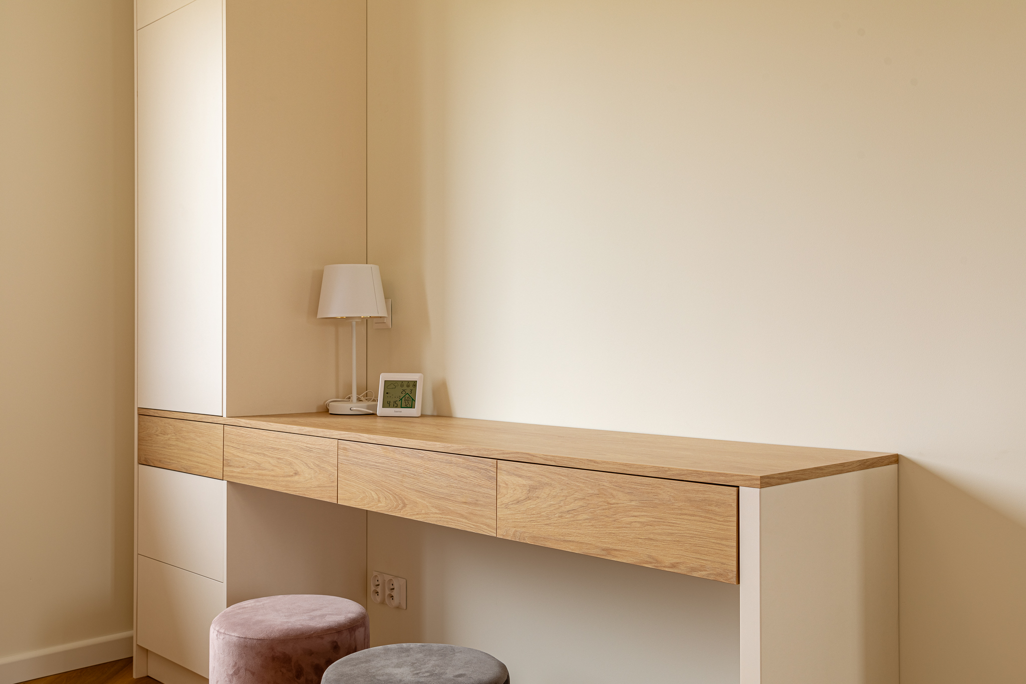 Meble na wymiar w Pruszkowie – kuchnia, zabudowy i toaletka w stylu Smart | MiD Meble