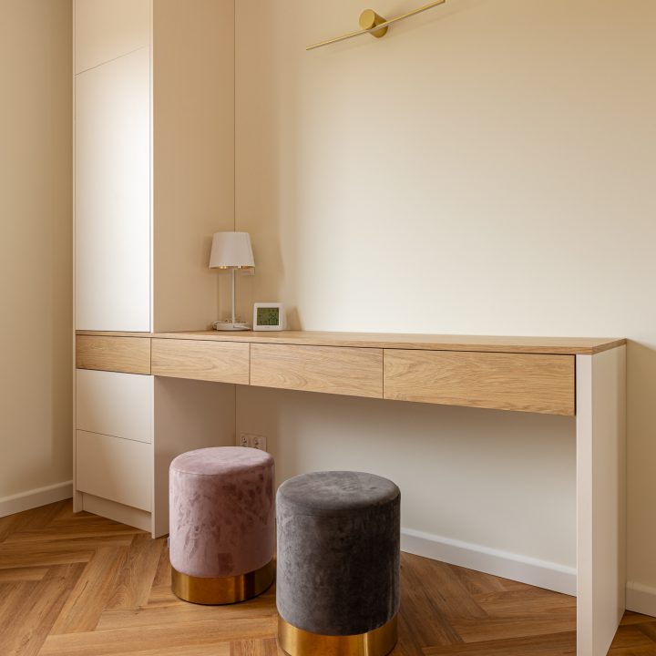 Meble na wymiar w Pruszkowie – kuchnia, zabudowy i toaletka w stylu Smart | MiD Meble