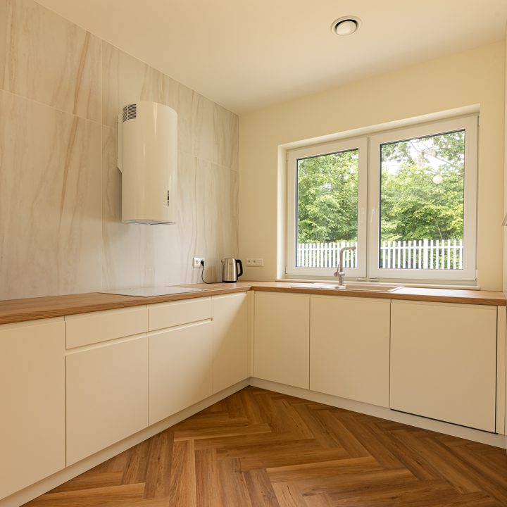 Meble na wymiar w Pruszkowie – kuchnia, zabudowy i toaletka w stylu Smart | MiD Meble