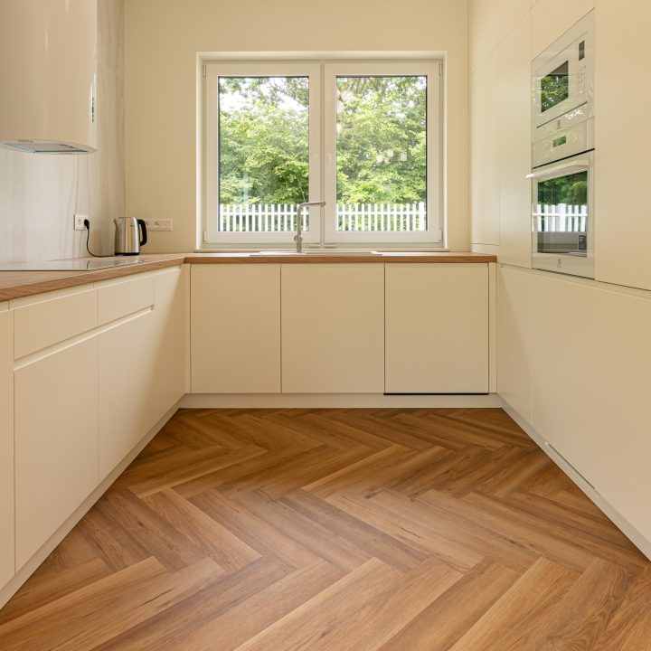 Meble na wymiar w Pruszkowie – kuchnia, zabudowy i toaletka w stylu Smart | MiD Meble