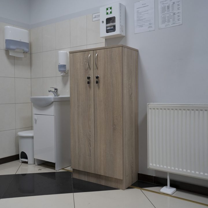 Zabudowa na wymiar do przychodni – funkcjonalne meble dla placówki medycznej w Mławie - MiD Meble