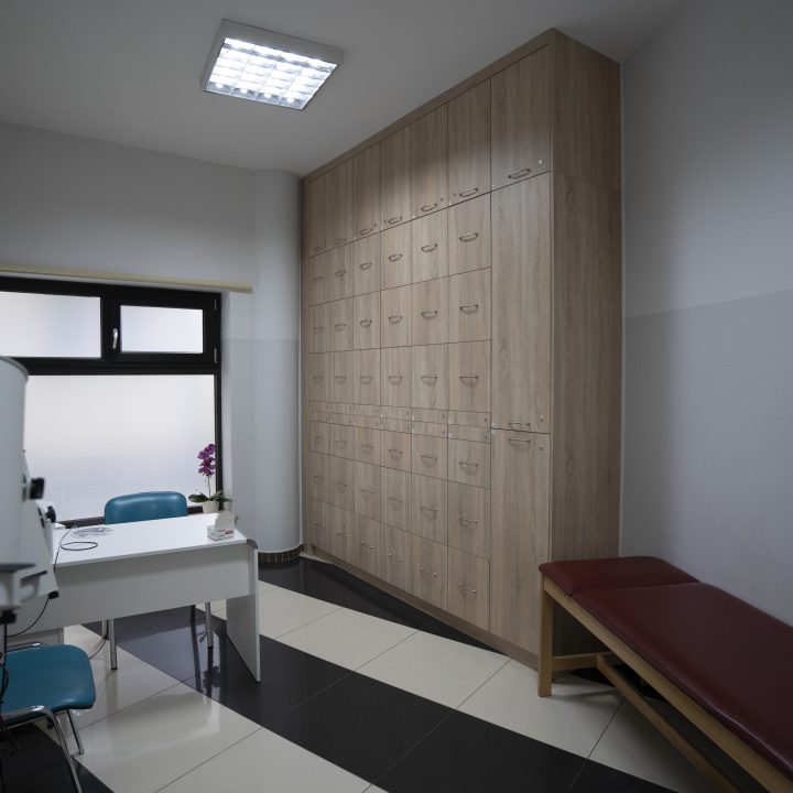 Zabudowa na wymiar do przychodni – funkcjonalne meble dla placówki medycznej w Mławie - MiD Meble