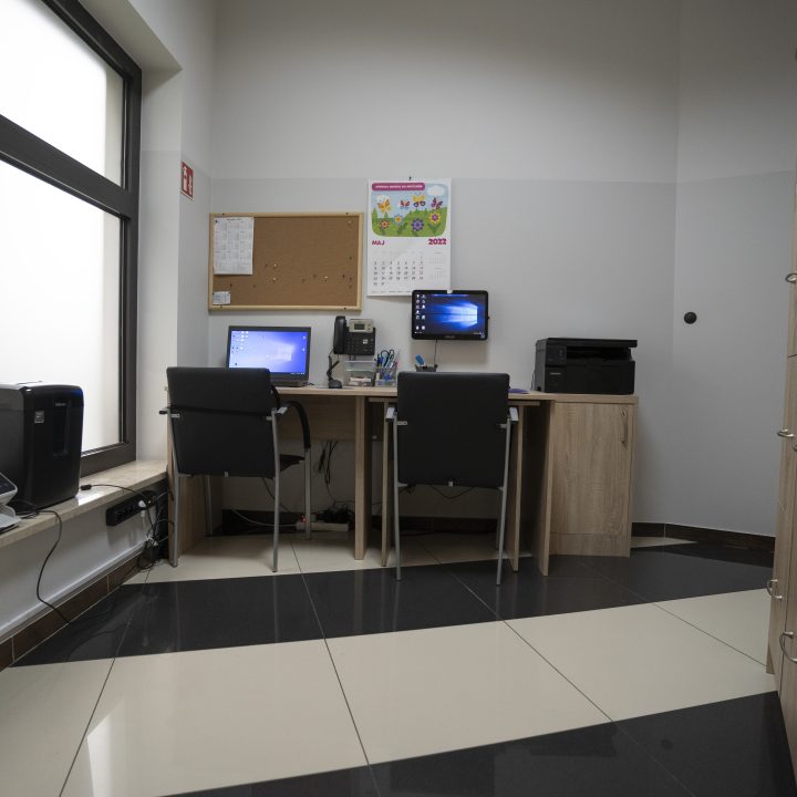 Zabudowa na wymiar do przychodni – funkcjonalne meble dla placówki medycznej w Mławie - MiD Meble