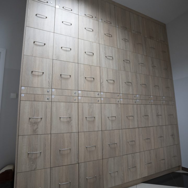 Zabudowa na wymiar do przychodni – funkcjonalne meble dla placówki medycznej w Mławie - MiD Meble