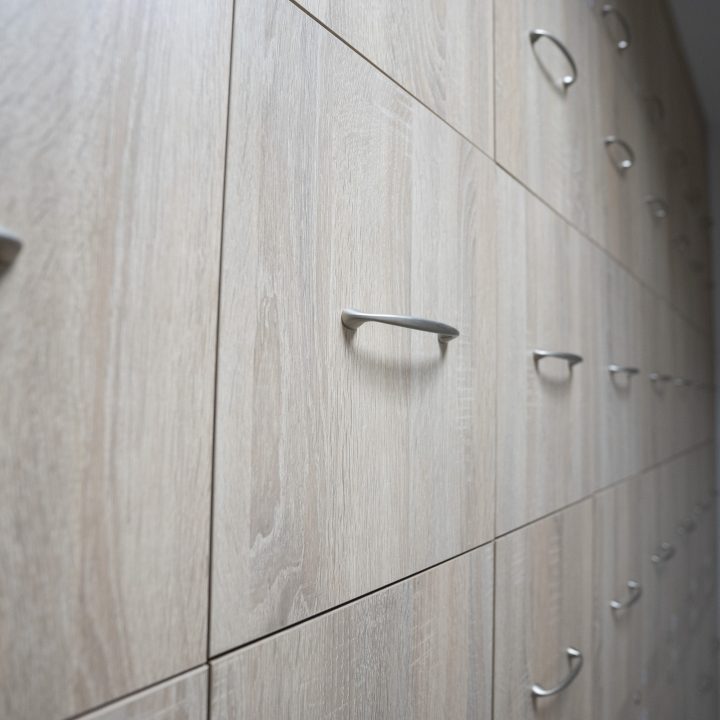 Zabudowa na wymiar do przychodni – funkcjonalne meble dla placówki medycznej w Mławie - MiD Meble