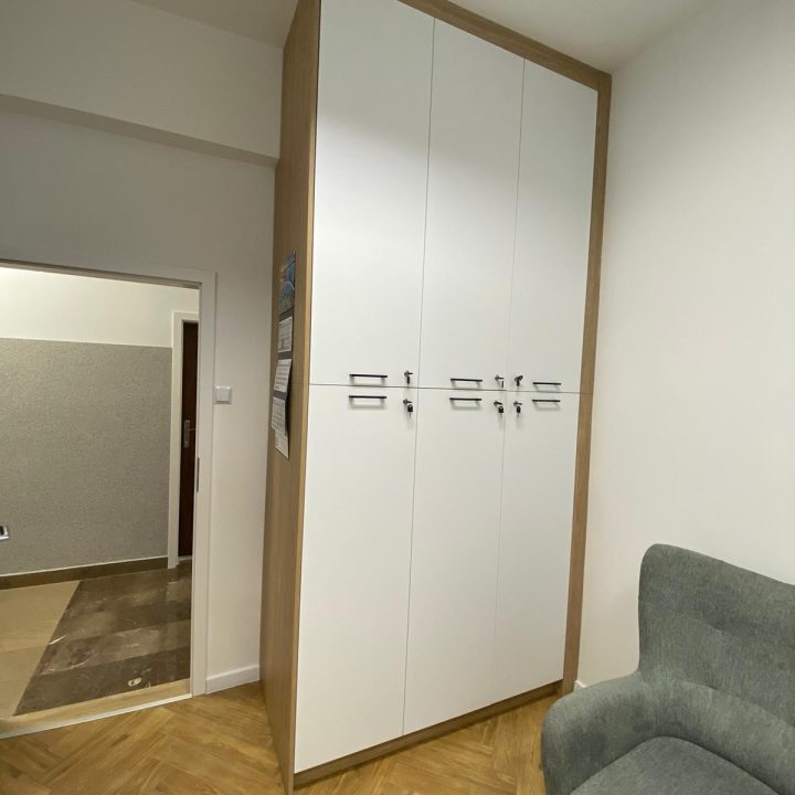 Meble na wymiar do biura – kompleksowa realizacja MiD Biznes