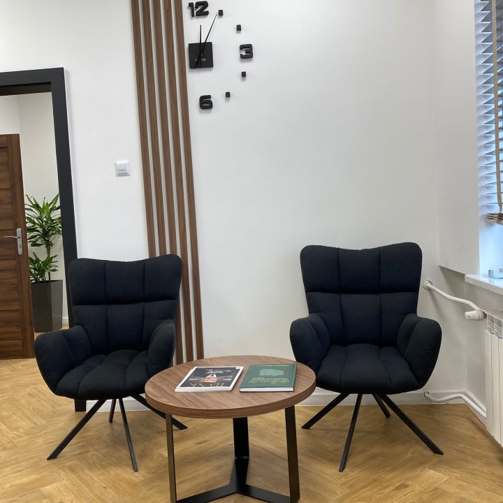 Meble na wymiar do biura – kompleksowa realizacja MiD Biznes