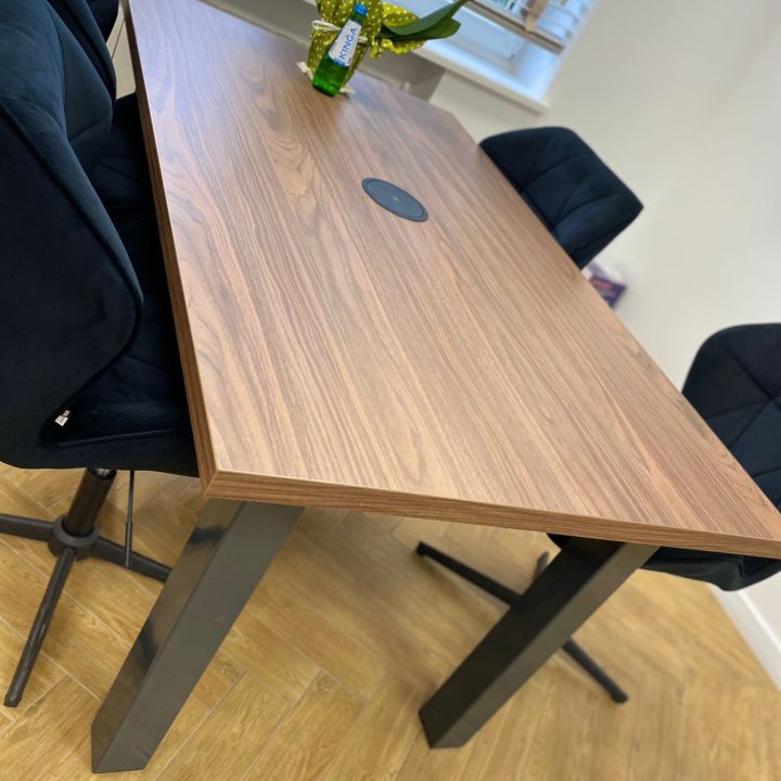 Meble na wymiar do biura – kompleksowa realizacja MiD Biznes