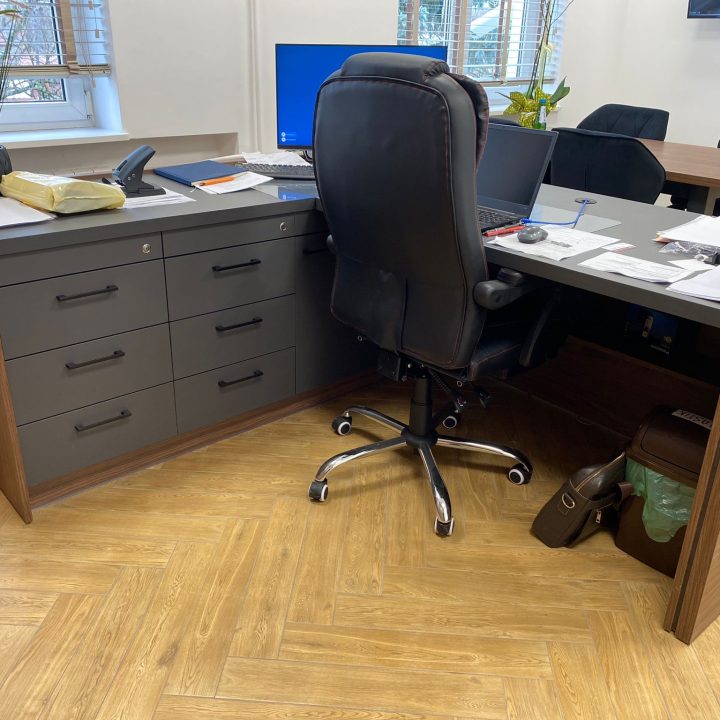 Meble na wymiar do biura – kompleksowa realizacja MiD Biznes