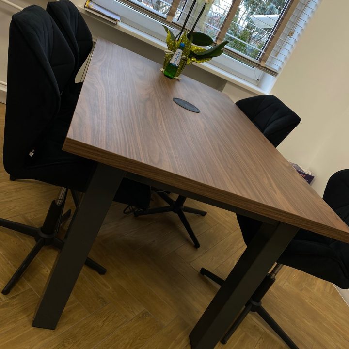 Meble na wymiar do biura – kompleksowa realizacja MiD Biznes