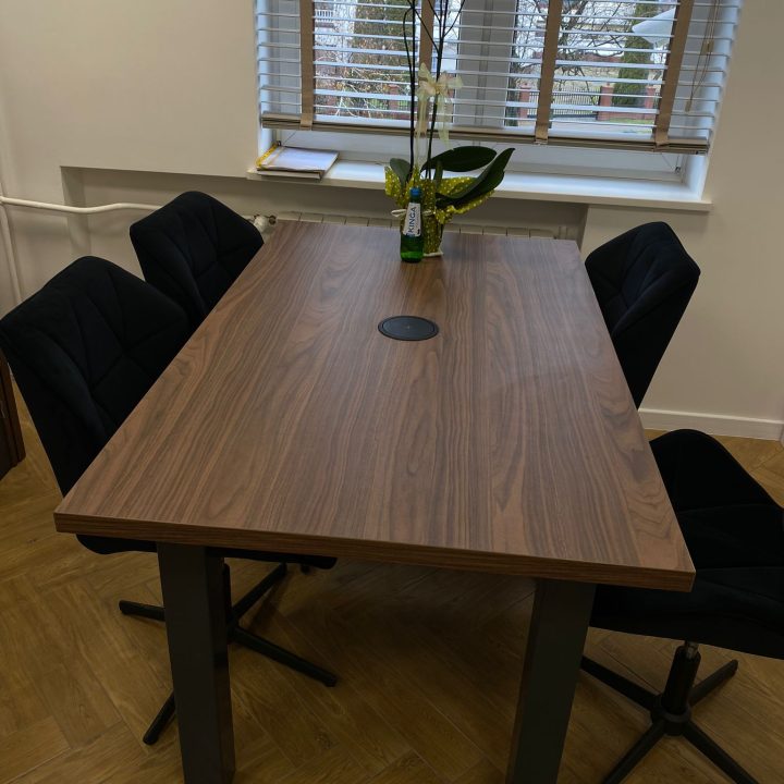 Meble na wymiar do biura – kompleksowa realizacja MiD Biznes