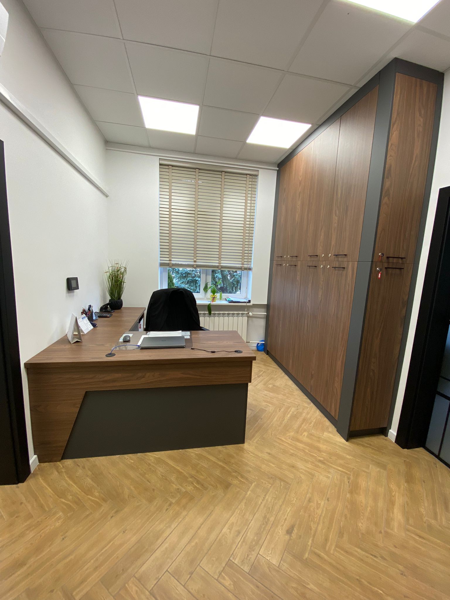 Meble na wymiar do biura – kompleksowa realizacja MiD Biznes