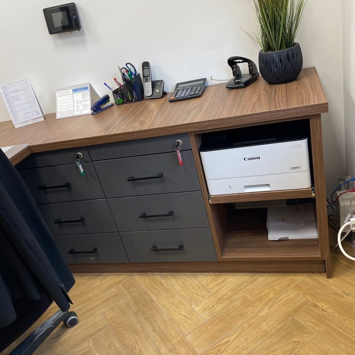 Meble na wymiar do biura – kompleksowa realizacja MiD Biznes