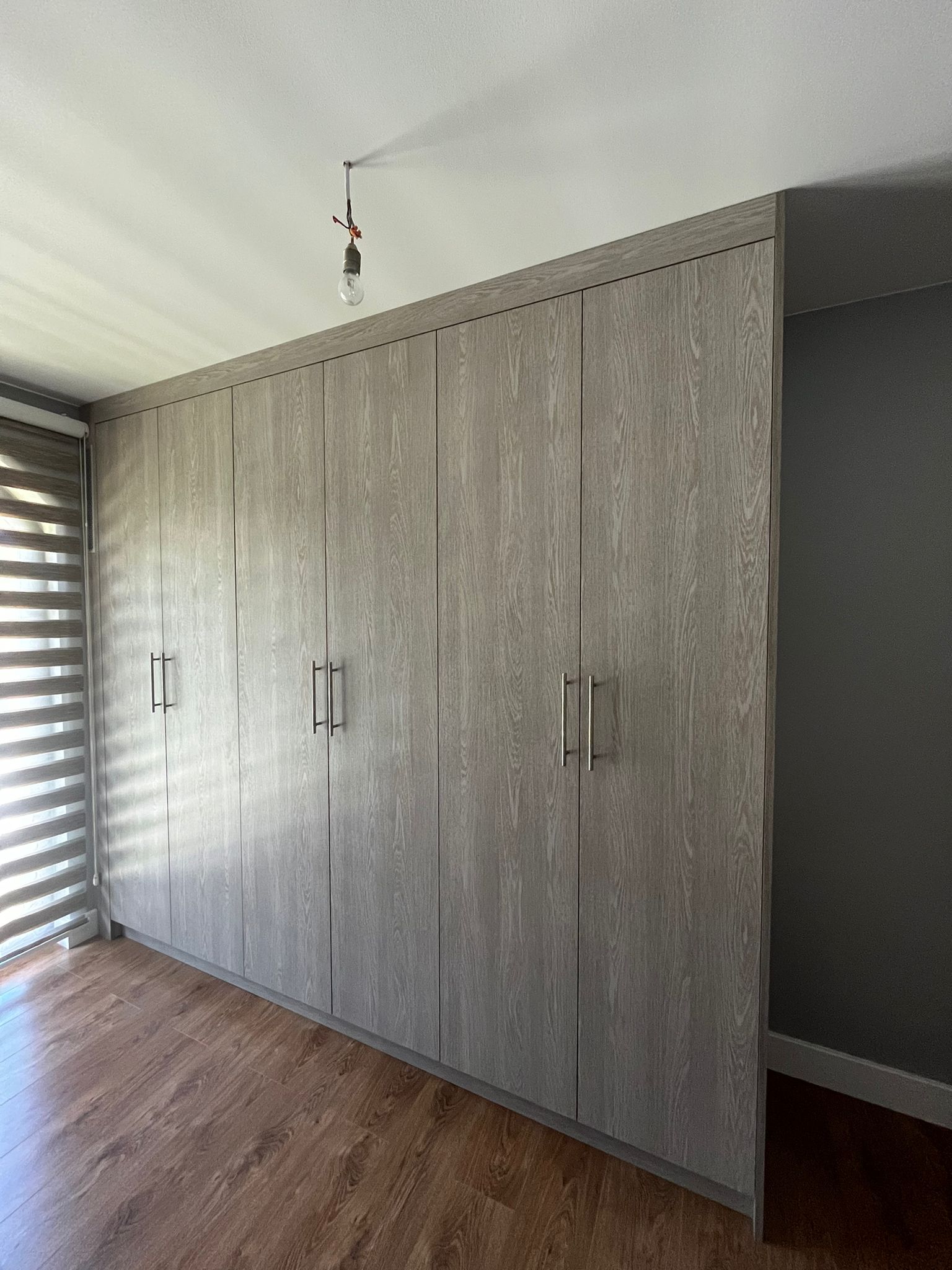 Meble na wymiar do małych przestrzeni – zabudowa łazienki, szafy i komody