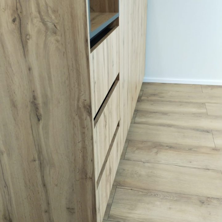 Meble na wymiar w Goszczycach Poświętnych – komoda narożna i komoda z biurkiem dla nastolatków. Proste formy, kontrast czerni i drewna, realizacja MiD Fast Fit.