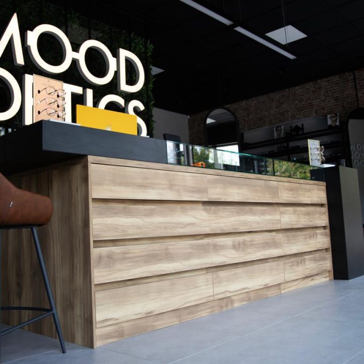 Meble na wymiar do salonu optycznego Mood Optics - meble do showroomu - meble na wymiar Warszawa - MiD Meble - pakiet MiD Business