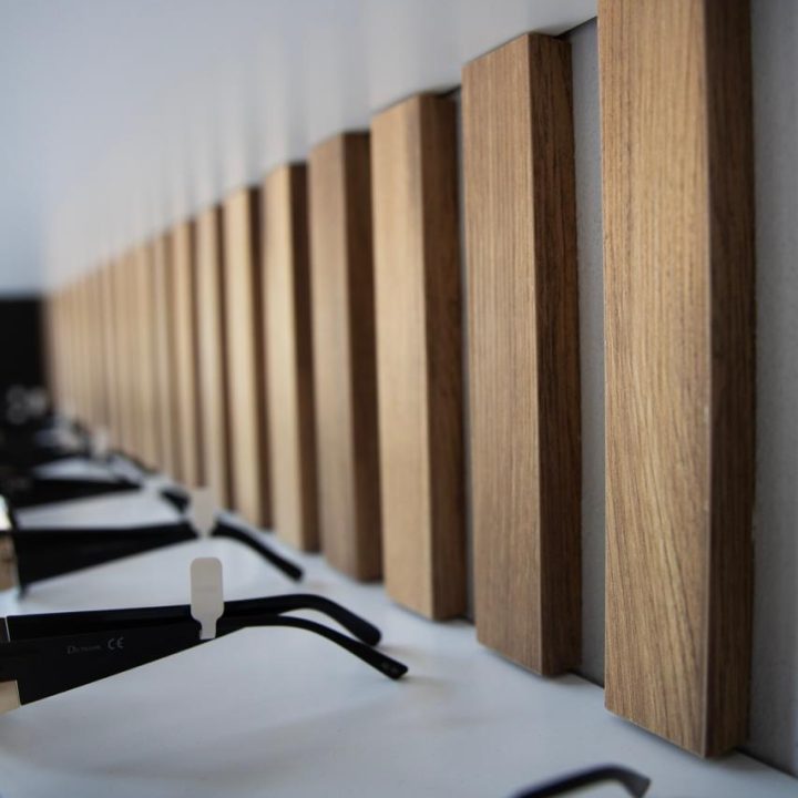 Meble na wymiar do salonu optycznego Mood Optics - meble do showroomu - meble na wymiar Warszawa - MiD Meble - pakiet MiD Business