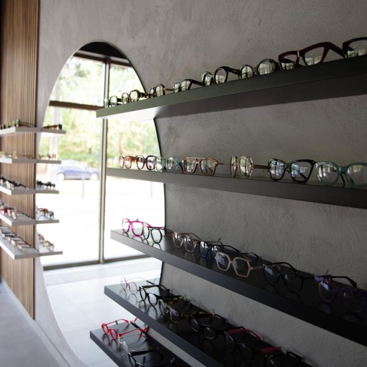 Meble na wymiar do salonu optycznego Mood Optics - meble do showroomu - meble na wymiar Warszawa - MiD Meble - pakiet MiD Business