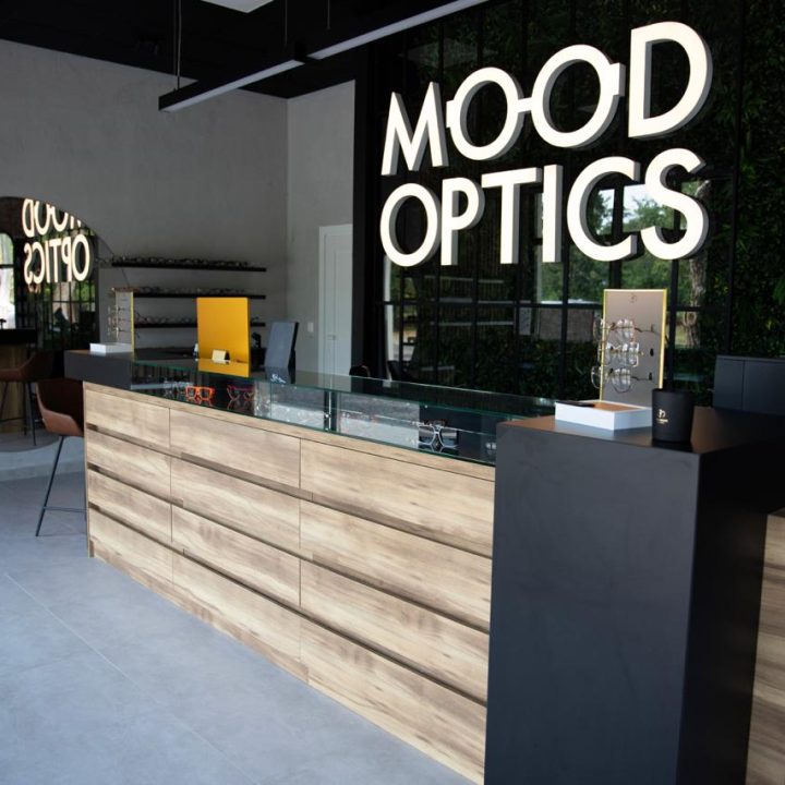 Meble na wymiar do salonu optycznego Mood Optics - meble do showroomu - meble na wymiar Warszawa - MiD Meble - pakiet MiD Business