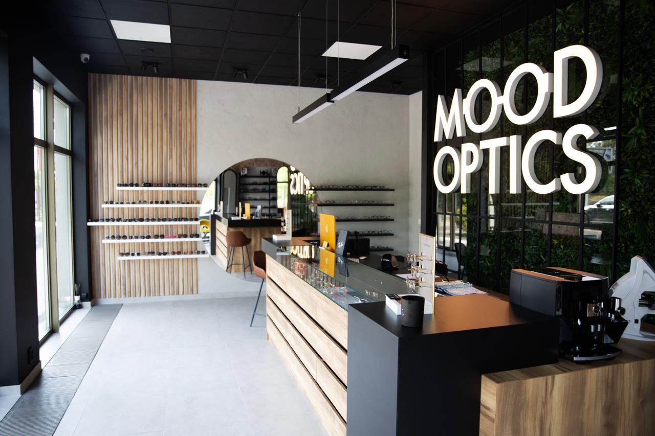 Meble na wymiar do salonu optycznego Mood Optics - meble do showroomu - meble na wymiar Warszawa - MiD Meble - pakiet MiD Business