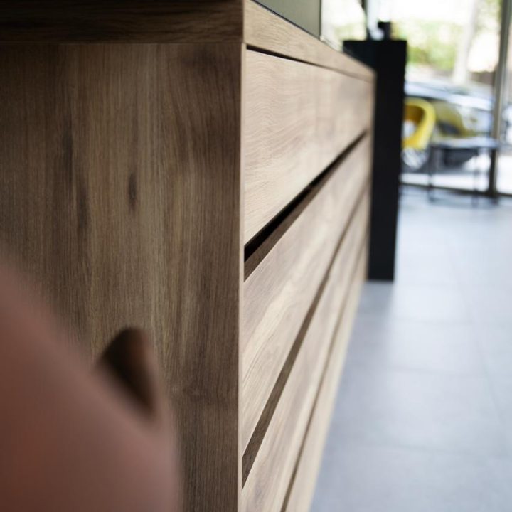 Meble na wymiar do salonu optycznego Mood Optics - meble do showroomu - meble na wymiar Warszawa - MiD Meble - pakiet MiD Business