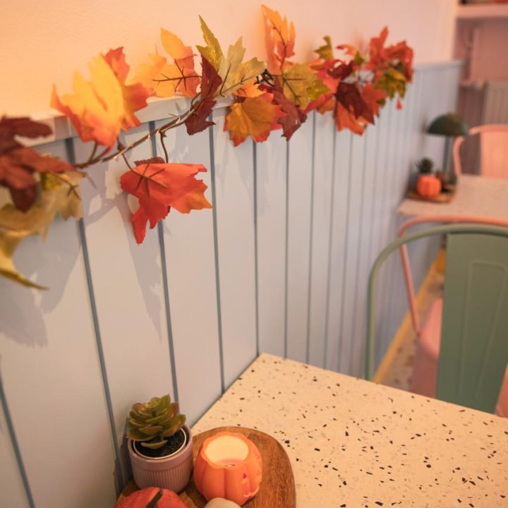 Realizacja MiD Business: meble na wymiar do herbaciarni „Pij Herbatę!”. Siedziska, lady i zabudowy w dwóch lokalach – indywidualne projekty, funkcjonalne i oryginalne.