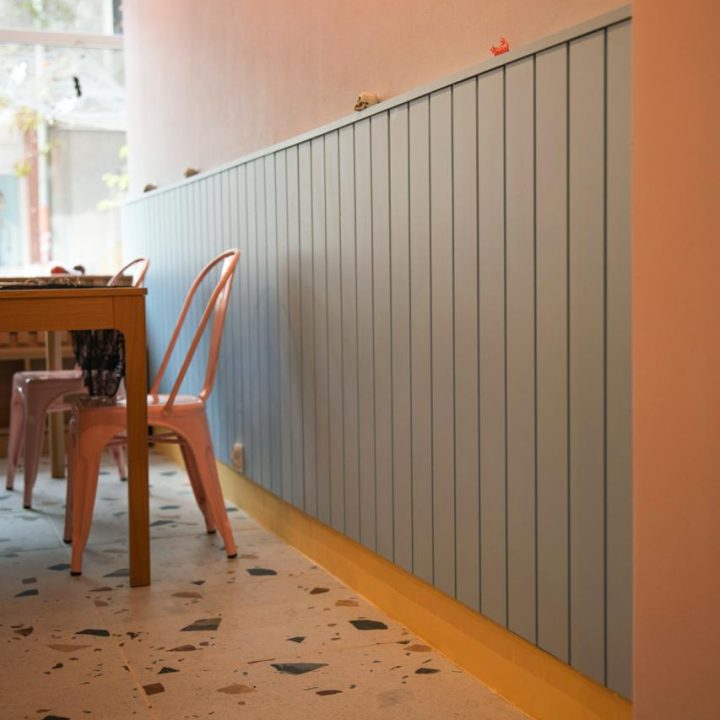 Realizacja MiD Business: meble na wymiar do herbaciarni „Pij Herbatę!”. Siedziska, lady i zabudowy w dwóch lokalach – indywidualne projekty, funkcjonalne i oryginalne.